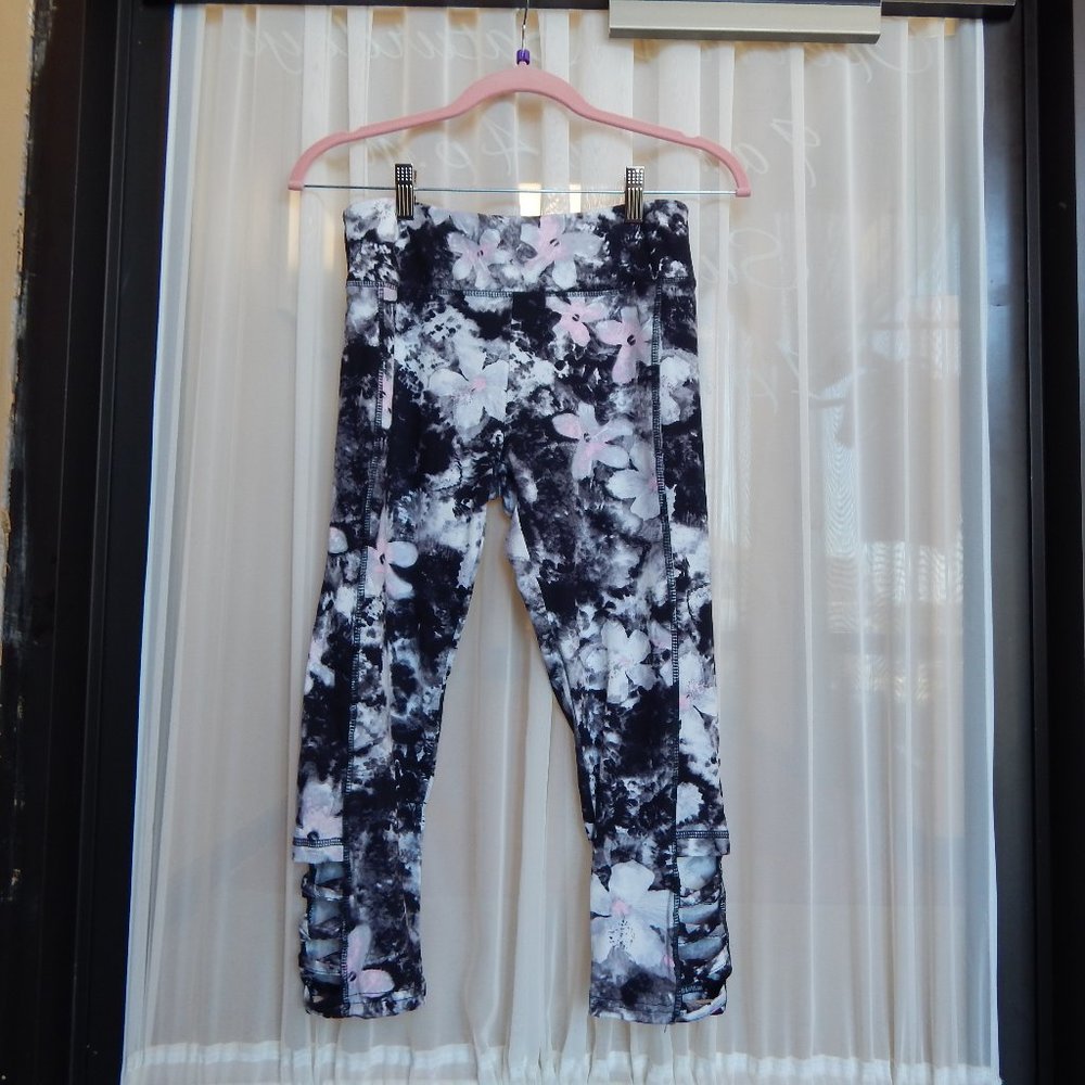 NWT AJ Activewear Capri Leggings Black White Gray